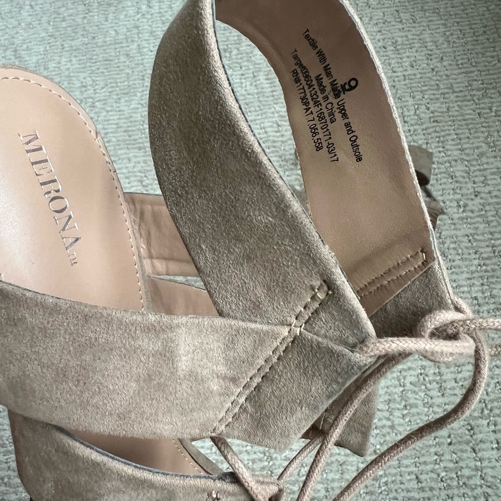 Tie up Tan Block Heel Sandals - Picture 2 of 7